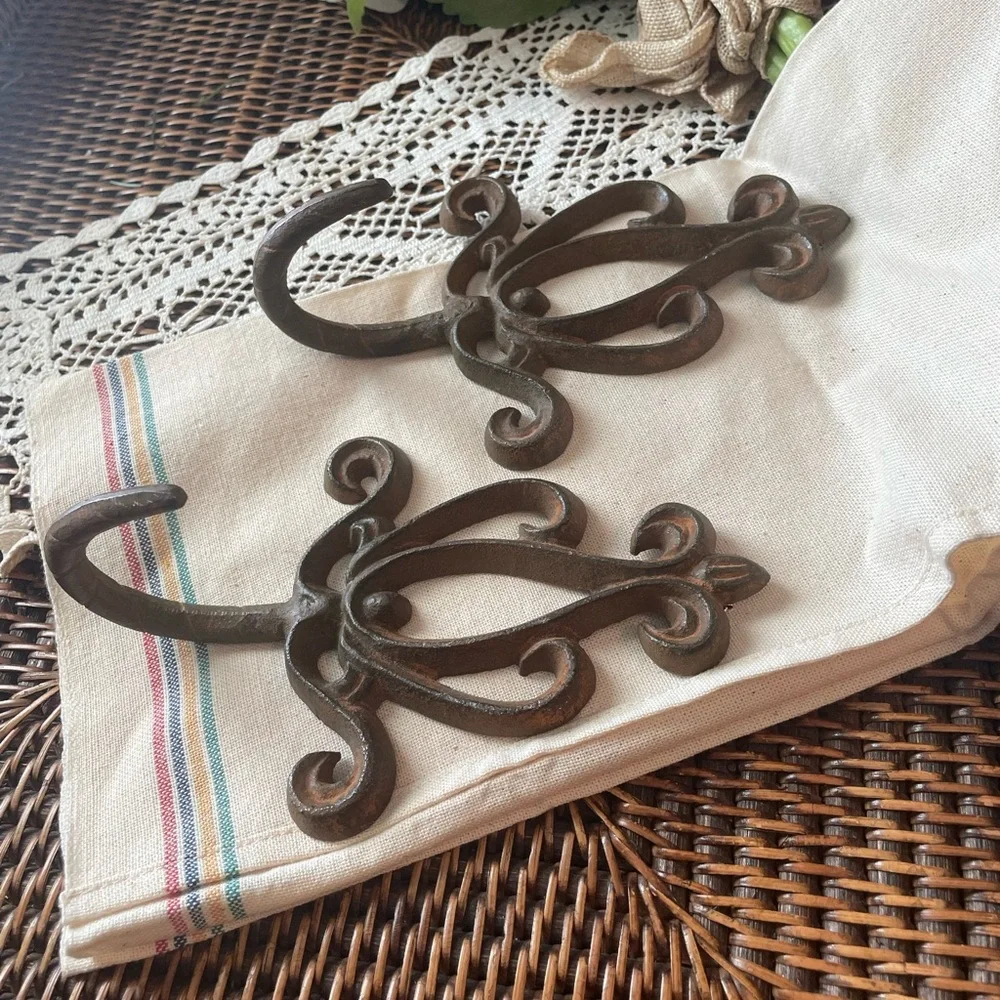 Set of 2 Iron Rustic Iron Farmhouse Hooks
